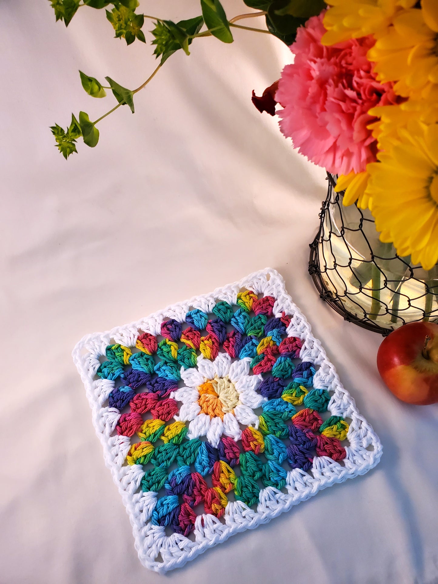 Square Daisy Hot Pad - Cheerful and Handmade