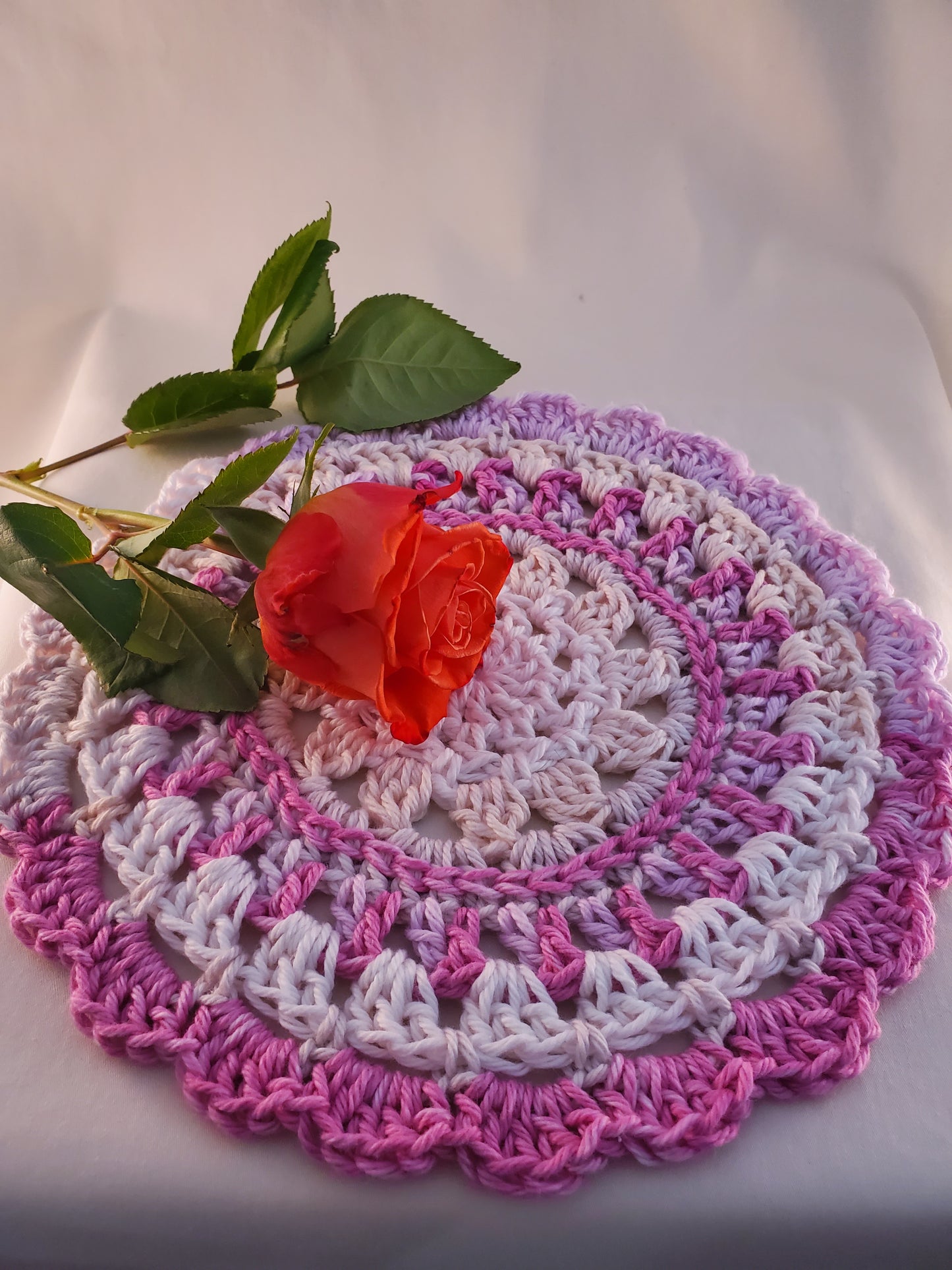 Round Delicate Wheel Hot Pad - Elegant and Handmade