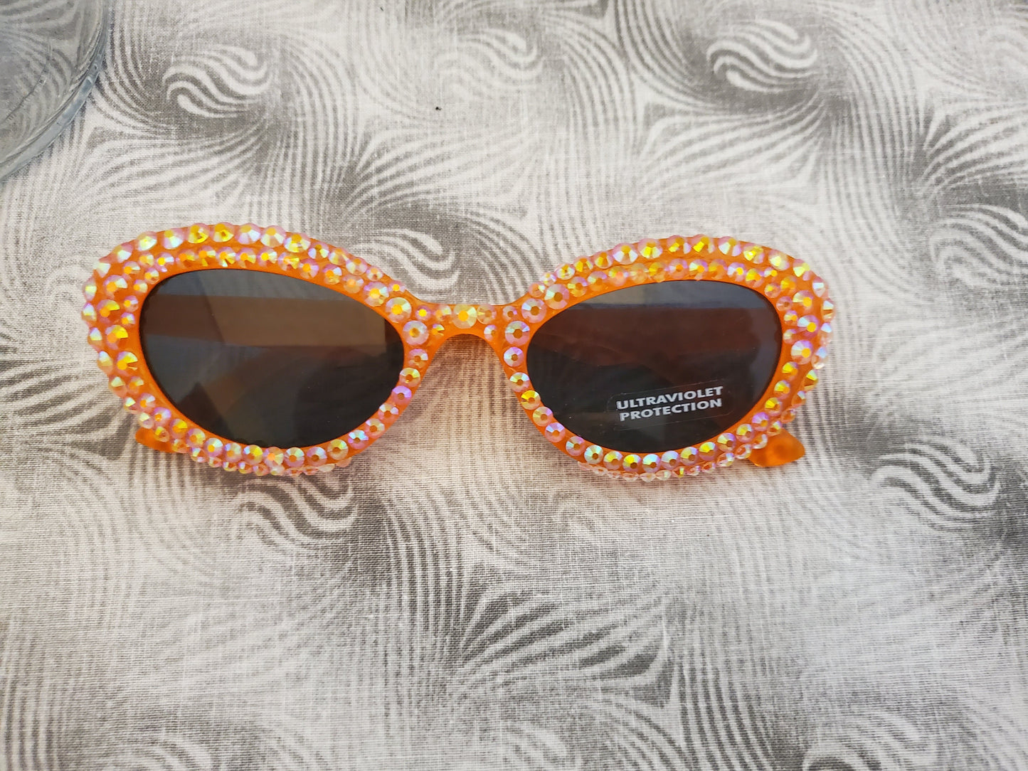 Retro 80s-Inspired Orange Sunglasses with Sparkling Rhinestones